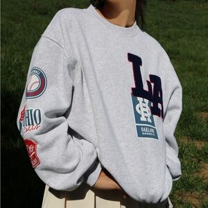URBAN OUTFITTERS LA PATCH CREWNECK SWEATSHIRT